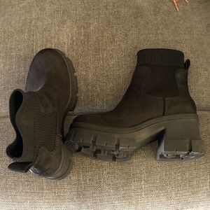 UGG  Brooklyn Chelsea  Boot. Size 7. Black. GREAT condition. Worn once